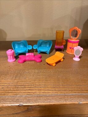 Littlest Pet Shop Bright Blue Chairs Pink Accessories Orange Skateboard Set